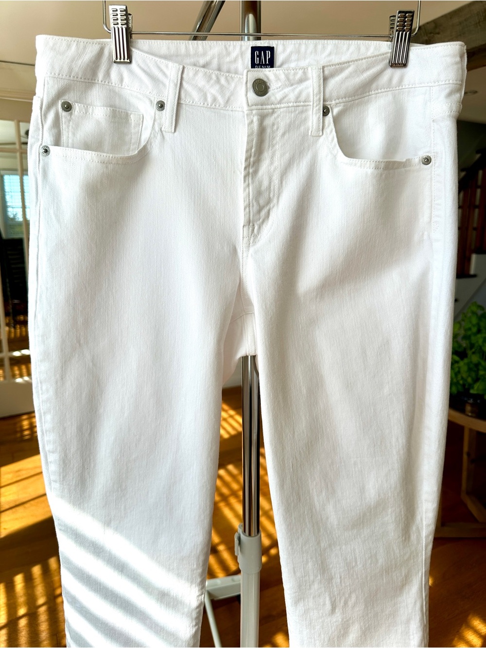 GAP Women’s Slim Stretch Jeans, Cropped Ankle, White, Cotton/Spandex